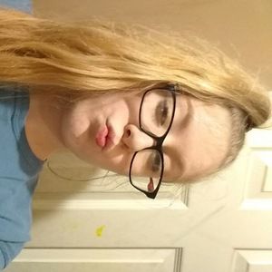 Meet your Posher, Courtney